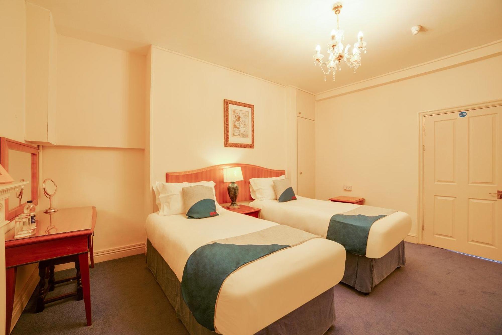 Oyo Bailbrook Lodge, Bath Zewnętrze zdjęcie